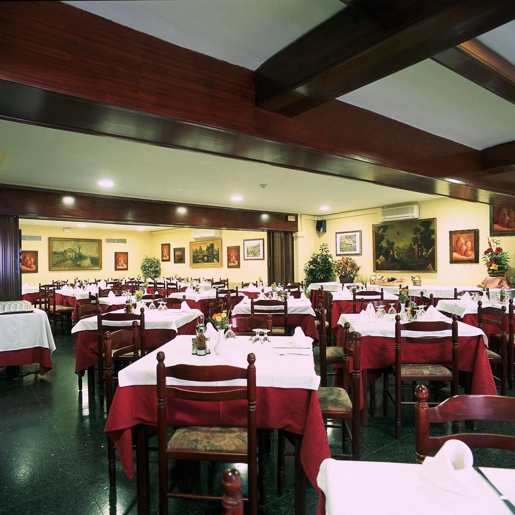 Hotel Urogallo Vielha Restaurant foto